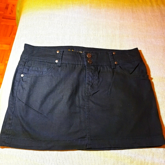Smart Set Black Mini Skirt (Size 9) - Picture 4 of 8